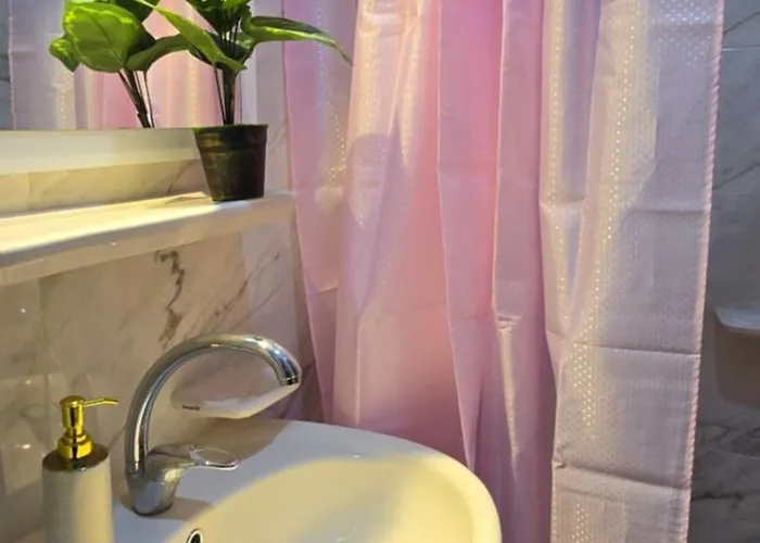 Tiba Golden Sun-kissed Apartment